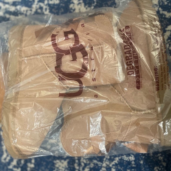 boots with bow - Picture 4 of 5